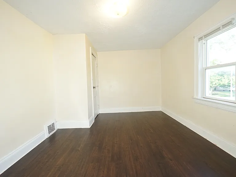 12506 Corlett Ave — Photo 8