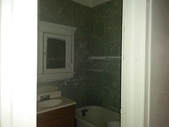 5th image of 4506 W Congress Pkwy