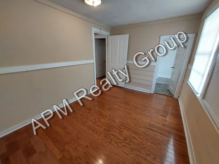 1221 King St — Photo 11
