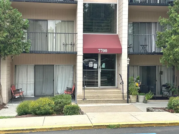 7700 Arehart Dr APT 1211, Hyattsville, MD 20784