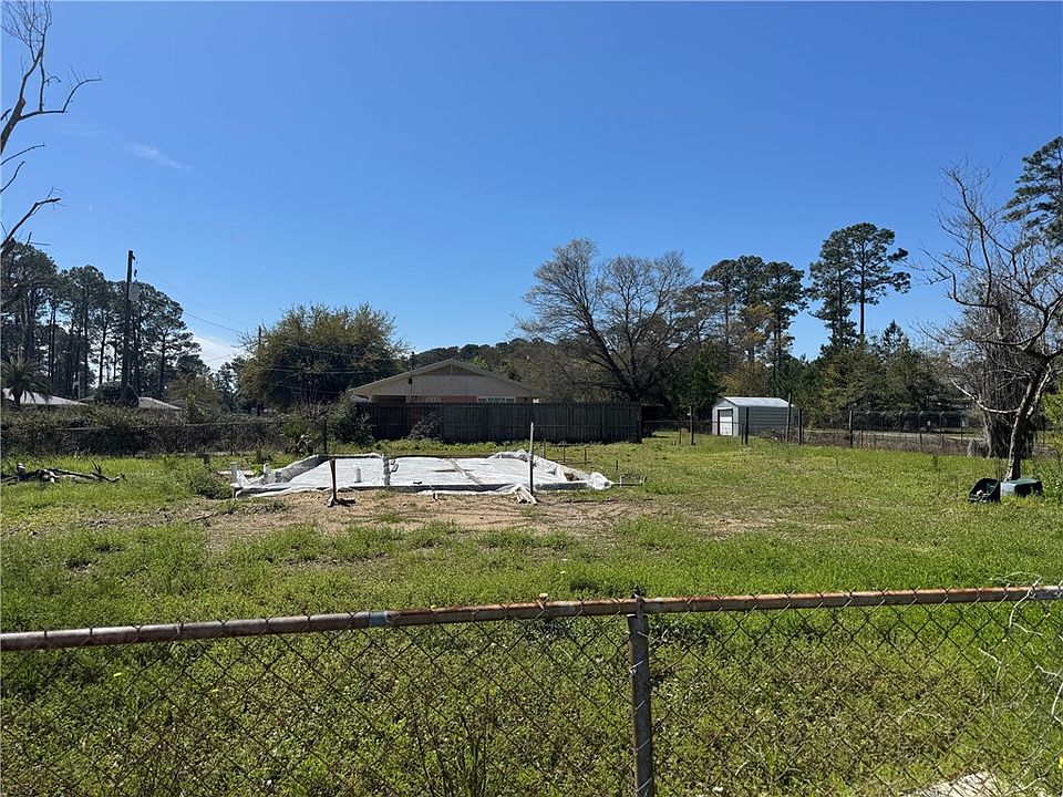 1st image of 555 Kell Rd