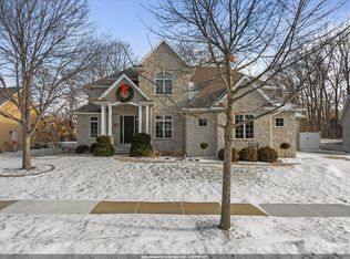 657 Hideaway Ct, Combined Locks, WI 54113