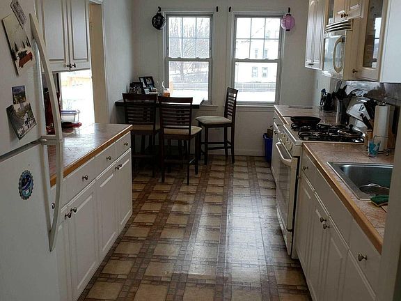 2nd image of 323 Alewife Brook Pkwy #2