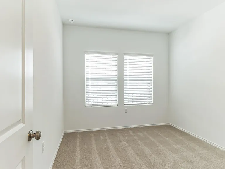 2808 Schwartz Ln — Photo 10