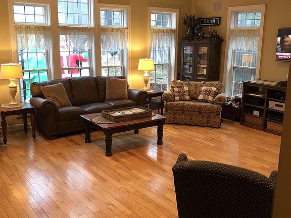3rd image of 107 Hathorn Blvd