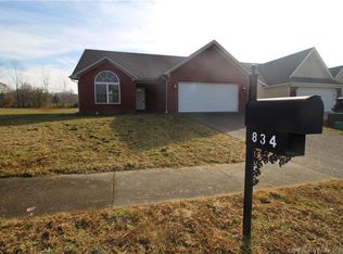 834 Twin Oaks Dr, Henryville, IN 47126