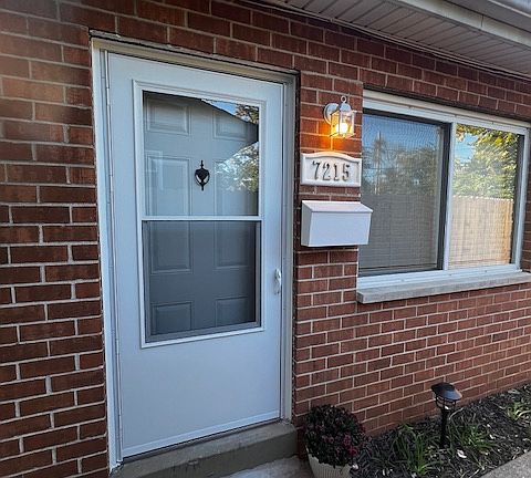 7215 Olive unit. Welcome home!