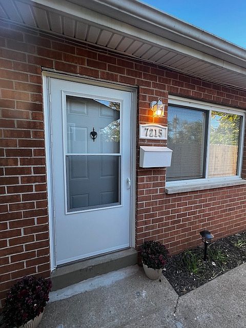 7215 Olive unit. Welcome home!