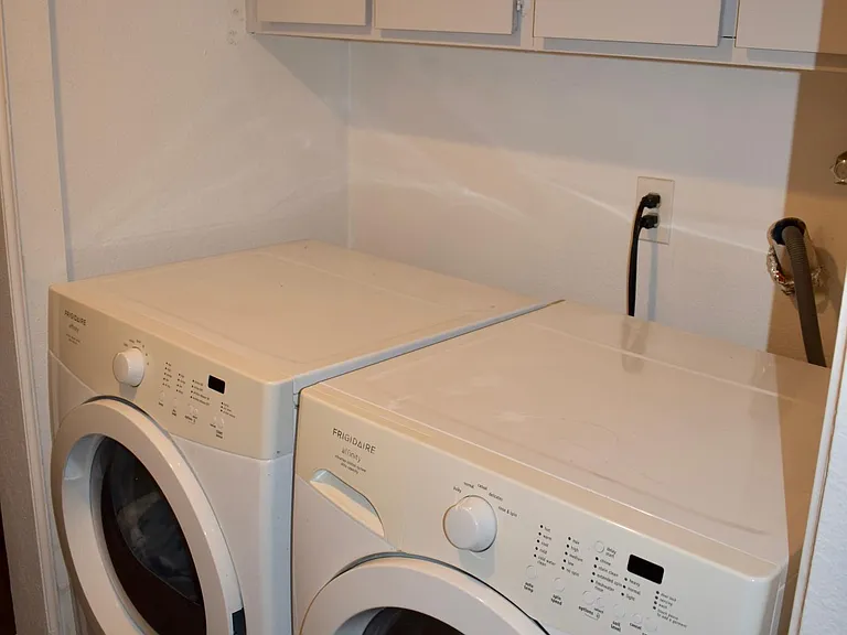 8565 Independence Ave #4 — Photo 7
