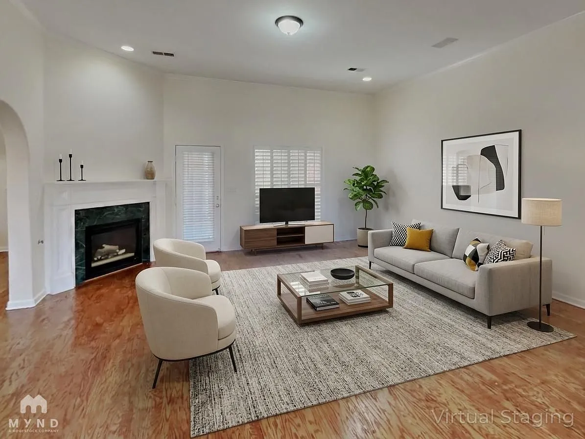 3 bed, 2.0 bath, 1807 sqft, $1,995 — Photo 2
