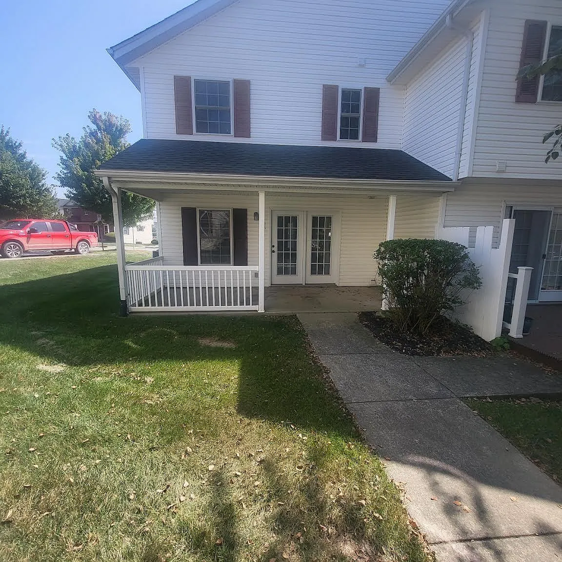3 bed, 2.5 bath, 1240 sqft, $1,600 — Photo 2