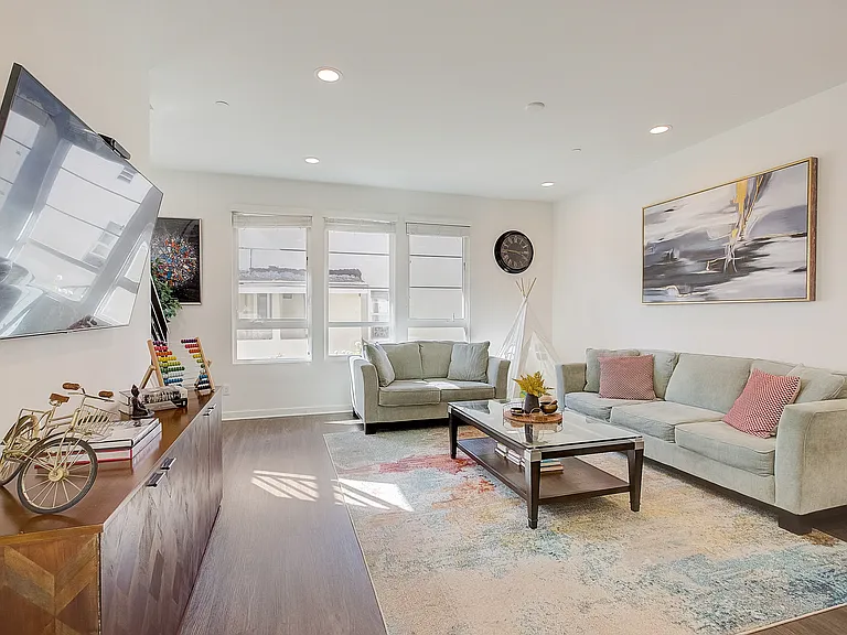749 Talbot Ln — Photo 24