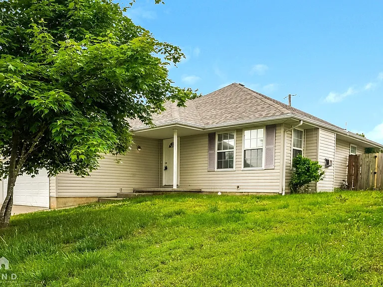 410 W White Ash Rd — Photo 1
