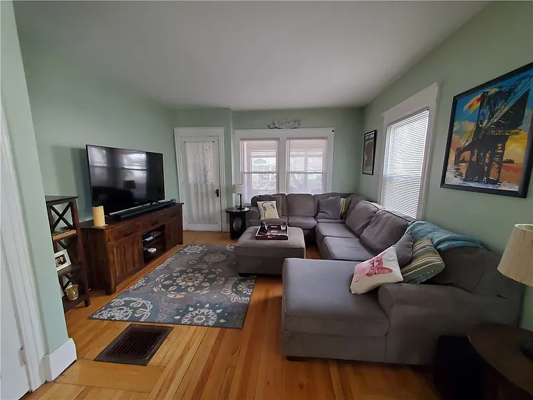 274 Field St — Photo 2