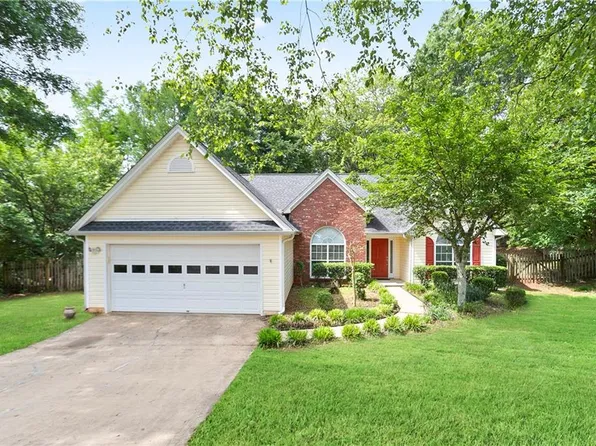 174 Saint Georges Ct, Suwanee, GA 30024
