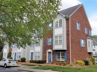9919 Treeside Ln, Matthews, NC 28105