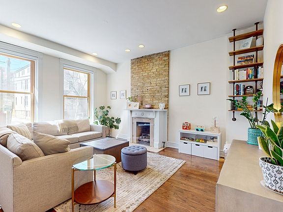 2nd image of 810 W Buckingham Pl APT 1W