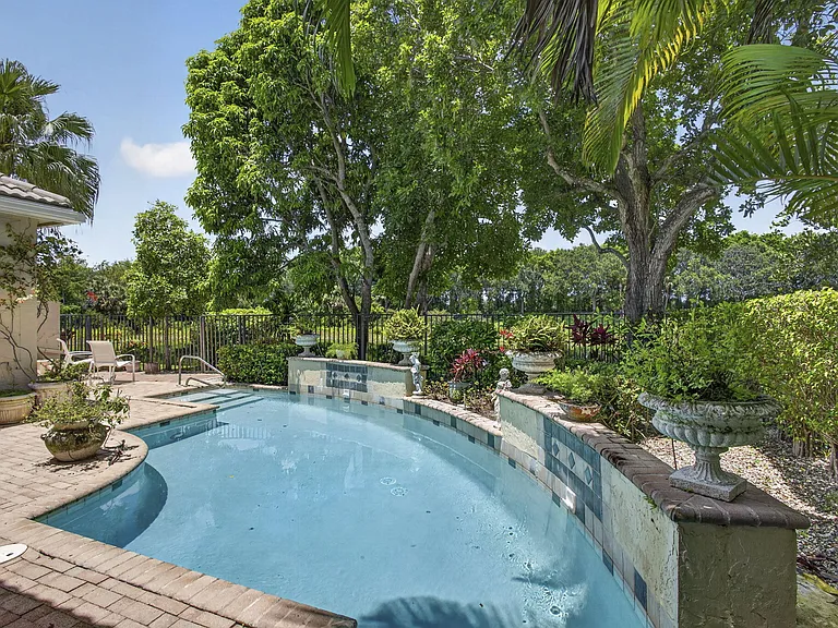 10880 Northgreen Dr — Photo 37