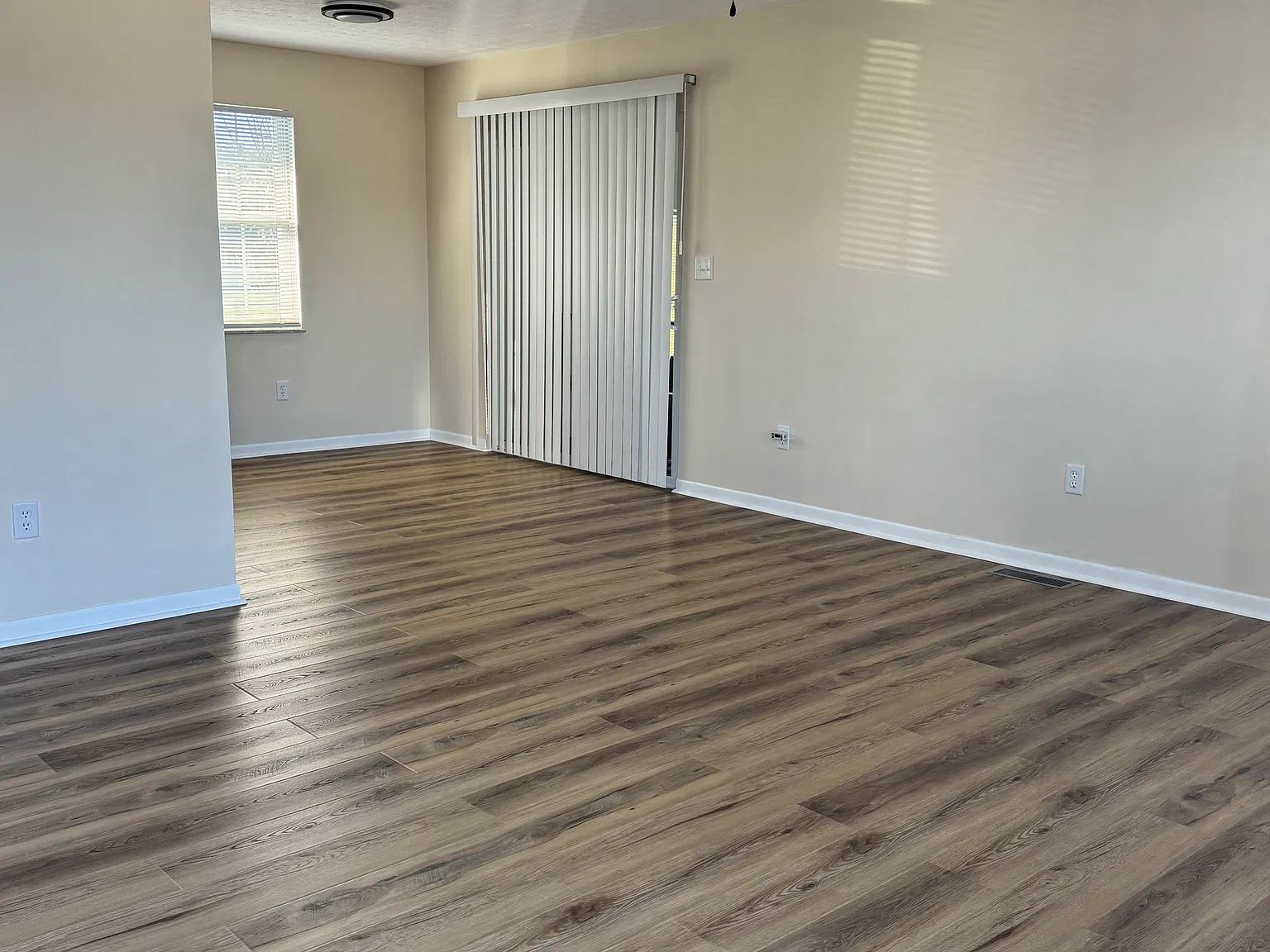 3 bed, 1100 sqft, $1,400 — Photo 2