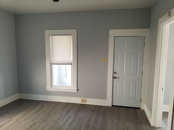 5th image of 410 Young St