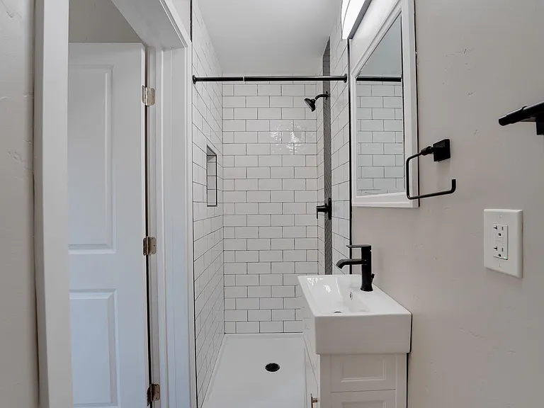 Duplet at Hillcrest | Modern Studio, 1 & 3 Bedroom Apartments — Photo 44