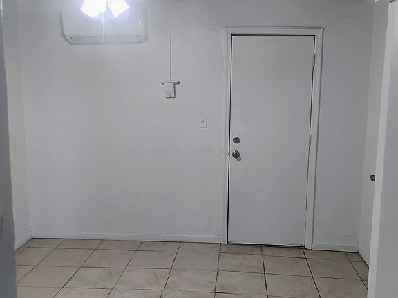2nd image of 5842 S Park Ave #1