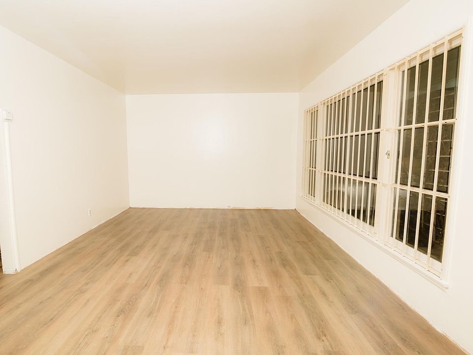 1st image of 139 W 13th St #139