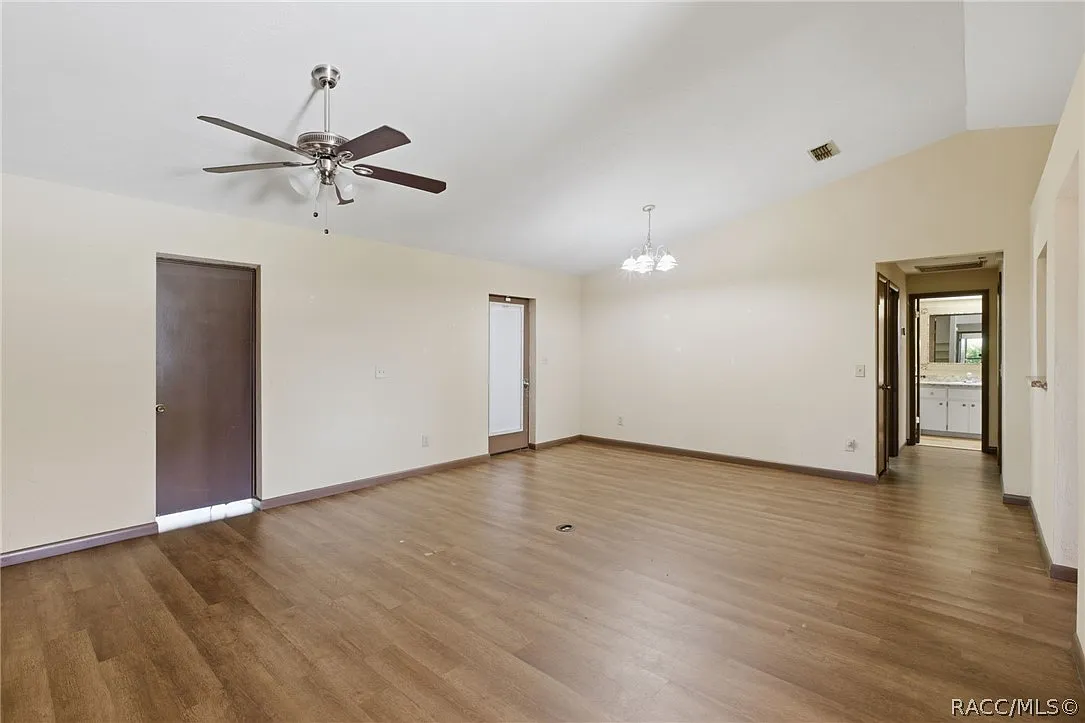 3 bed, 1303 sqft, $2,400 — Photo 4