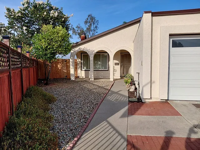 502 Glenheather Dr