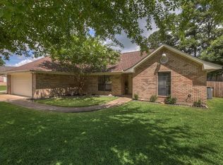 904 Cherry Hills Dr, Huntsville, TX 77340