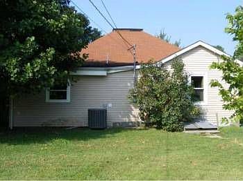2nd image of 209 Gallatin St