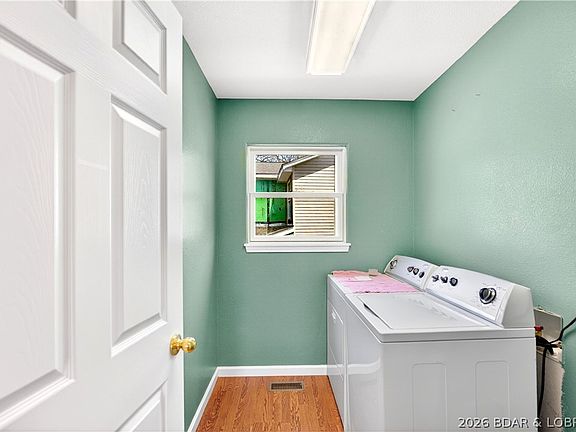 5th image of 90 Nuttall Oak Ln