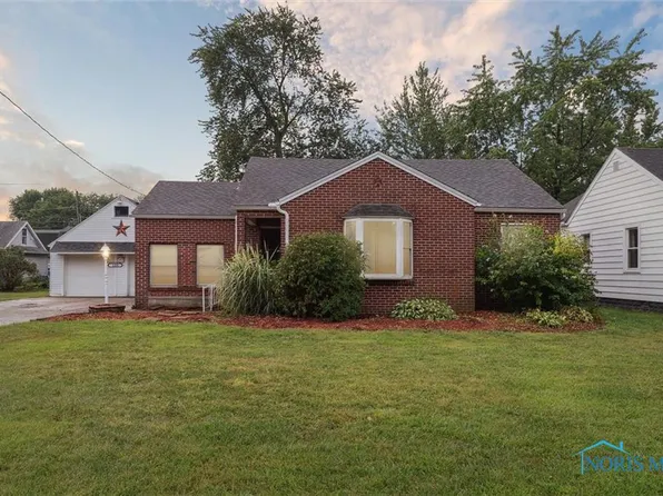 108 Elm St, Walbridge, OH 43465