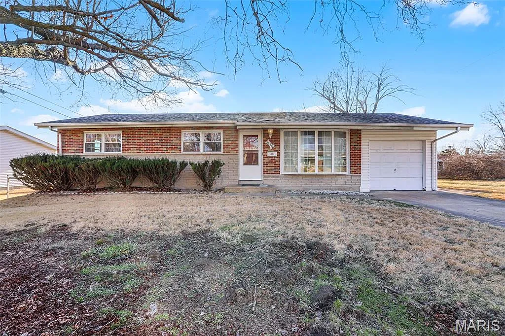 1820 Swallow Ln photo 1