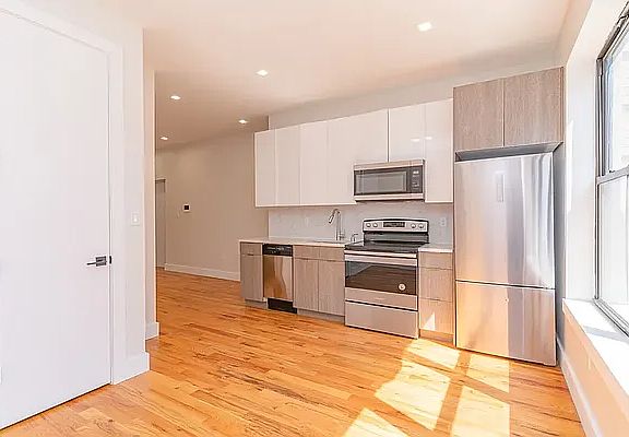 4th image of 1671 Lincoln Pl #B