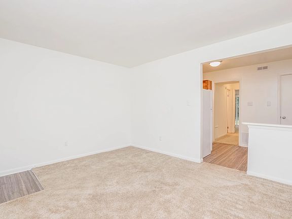 4th image of 901 Barberton Ct #108