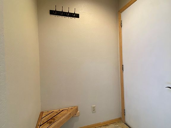 4th image of 18 Balsam Ct