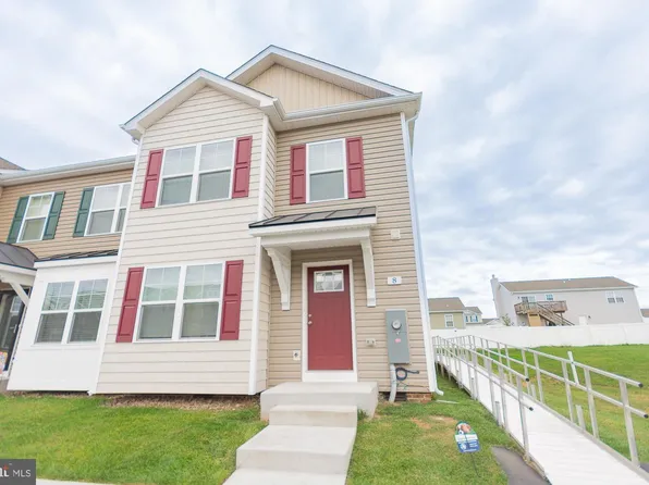 8 Moses Dr, Martinsburg, WV 25405