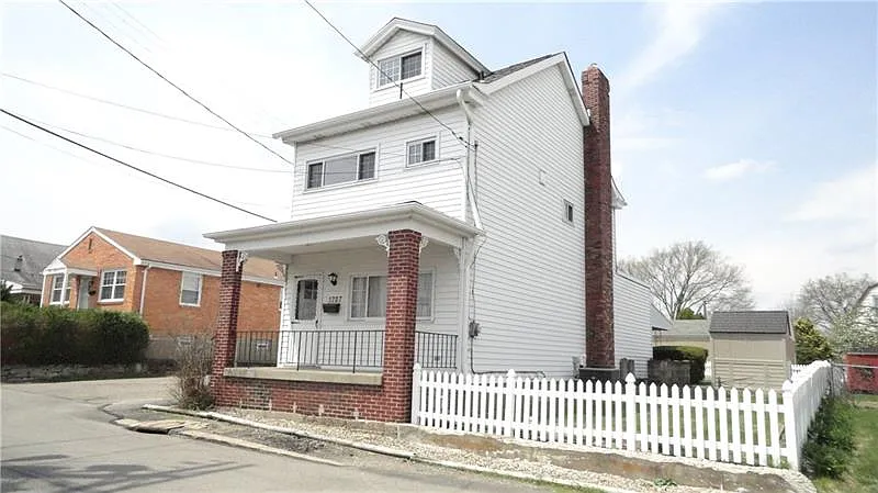 1707 Trinity St photo 1