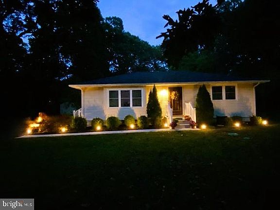 4th image of 33 Westward Dr