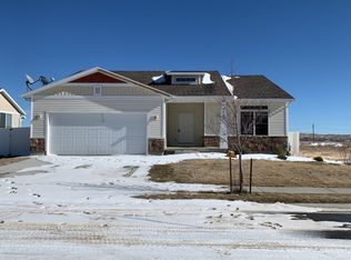 5721 Sun Ridge Dr, Rock Springs, WY 82901