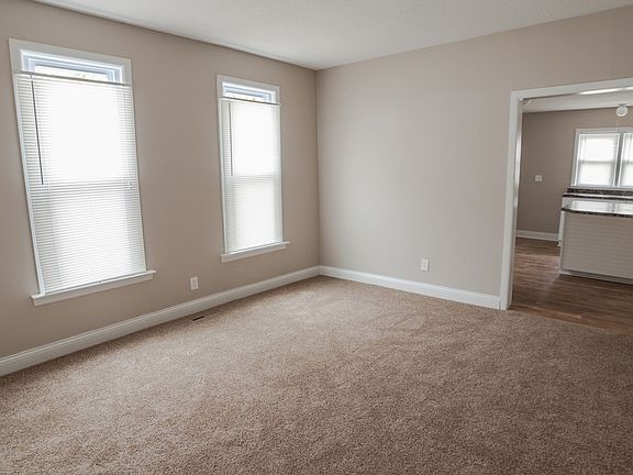 3rd image of 4817 Douglas Dr N