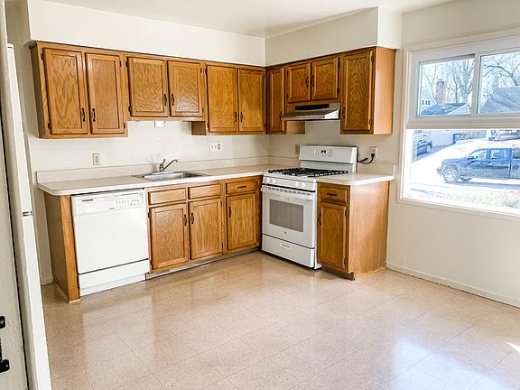 5th image of 1608 Bradley Ave