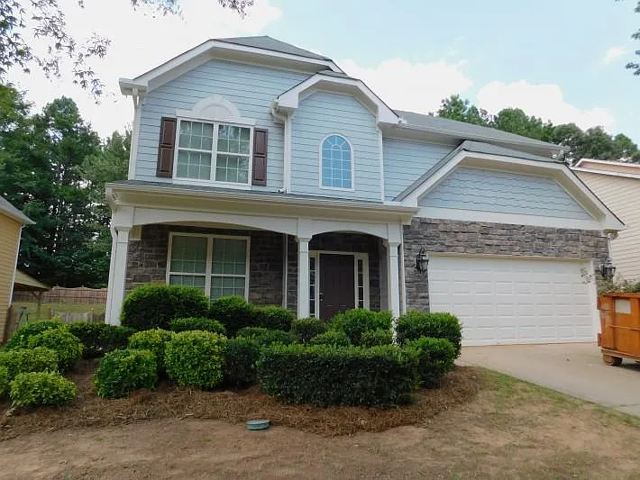 2825 Harcourt Dr — Photo 1