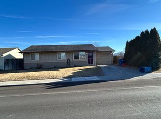 1748 SW 35th St, Redmond, OR 97756