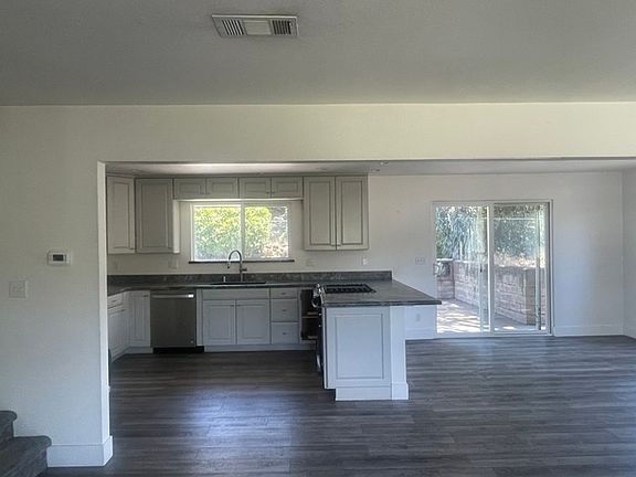 Kitchen / Dining Area
