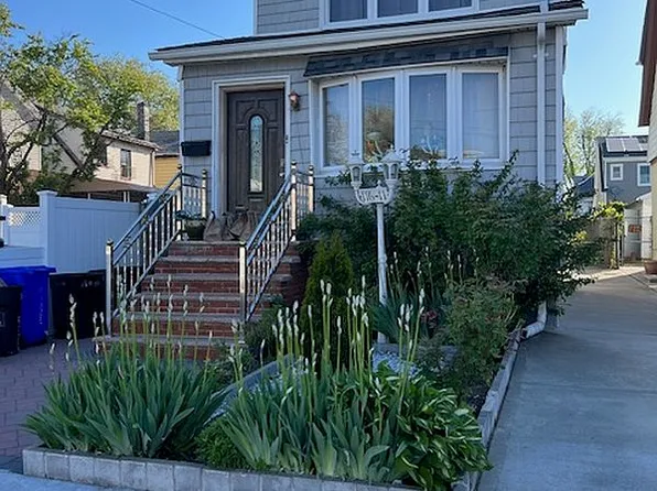 11611 196th St, Saint Albans, NY 11412