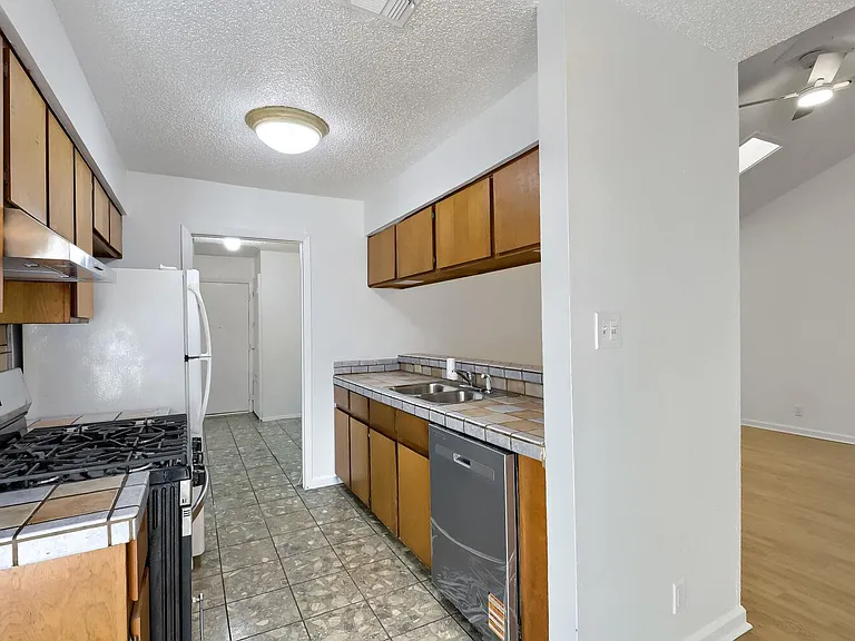 10710 Topperwein Dr #B — Photo 5