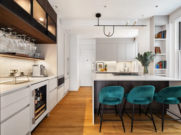 125 East 74th Street 4B image 3 of 15