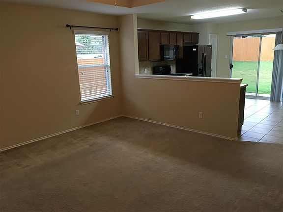 3rd image of 145 Lynn Crest Bnd